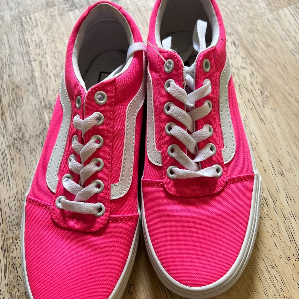 Grade School Vans Ward. Neon pink/white
